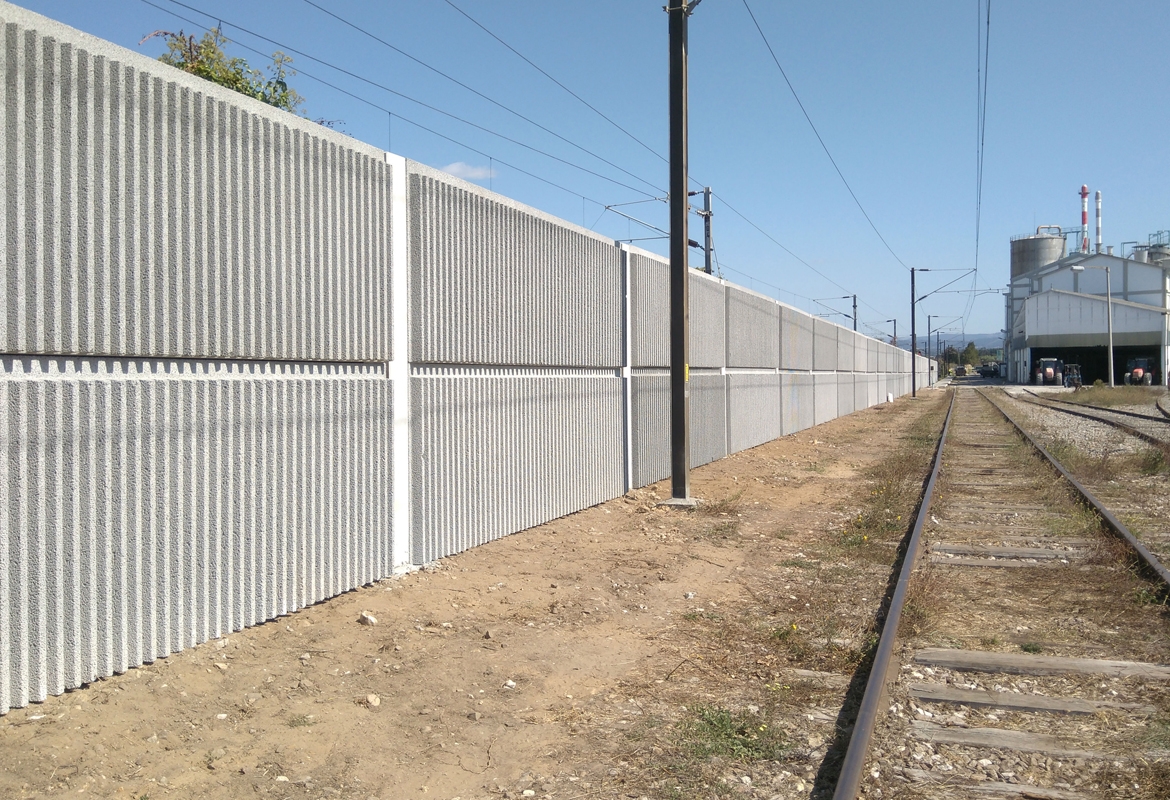 BARREIRAS ACÚSTICAS EM BETÃO POROSO DUPLAMENTE ABSORVENTES PARA A NAVIGATOR PULP CACIA, S.A.