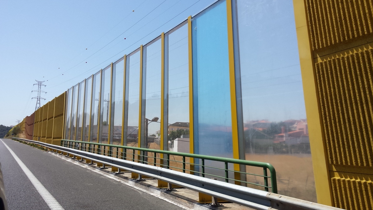 MAIS 8.800M2 DE BARREIRAS ACÚSTICAS, AGORA NA A1 – AUTO-ESTRADA DO NORTE – SANTA IRIA DA AZÓIA/ ALVERCA