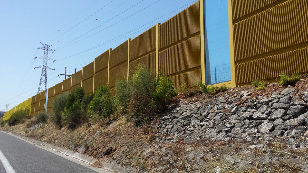 MAIS 8.800M2 DE BARREIRAS ACÚSTICAS, AGORA NA A1 – AUTO-ESTRADA DO NORTE – SANTA IRIA DA AZÓIA/ ALVERCA