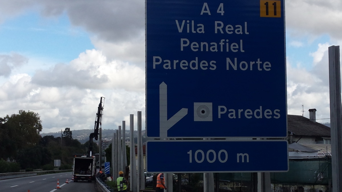 ÉCRANS ACOUSTIQUES DE BÉTON BOIS DANS LA TRANCHE BALTAR / PAREDES / GUILHUFE DE L’AUTOROUTE A4 – PORTO / AMARANTE