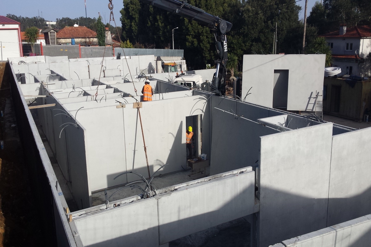 CONSTRUCTION DE BATIMENTS AVEC FINS DIFFÉRENTES, EN UTILISANT LE SYSTÈME DE MUR PORTANT FARCIMAR