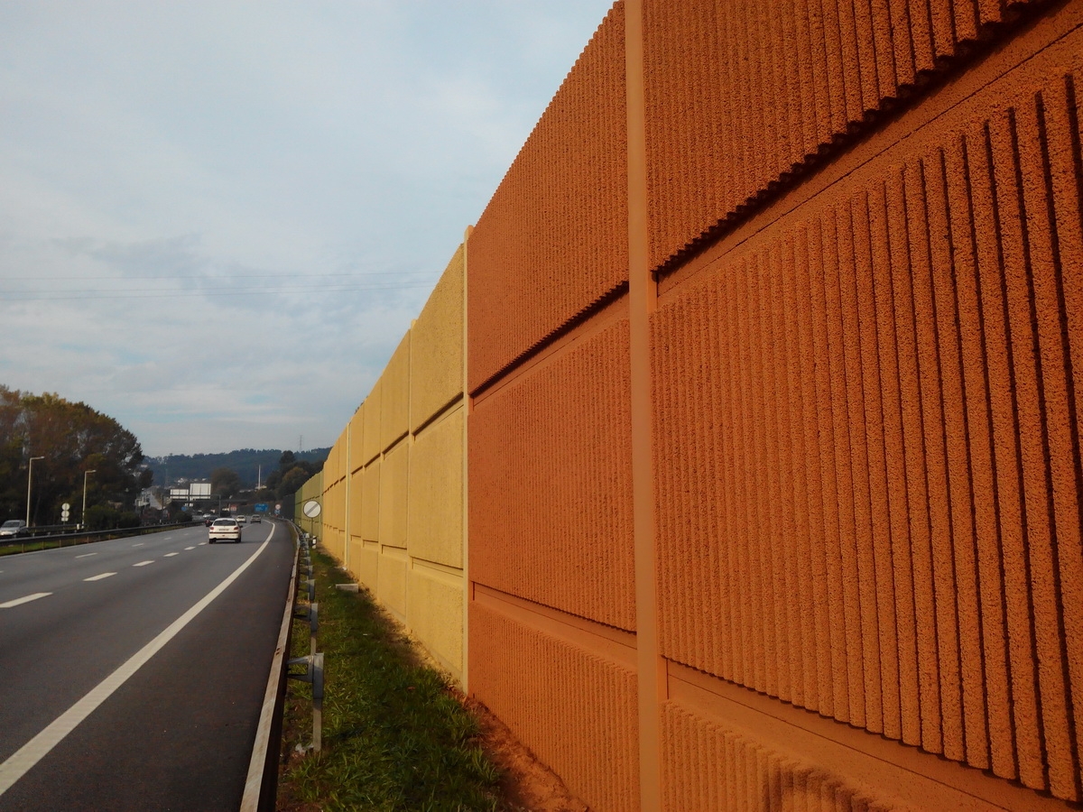 BARREIRAS ACÚSTICAS DE BETÃO MADEIRA NO SUBLANÇOS BALTAR / PAREDES / GUILHUFE DA A4 – AUTO-ESTRADAS PORTO / AMARANTE