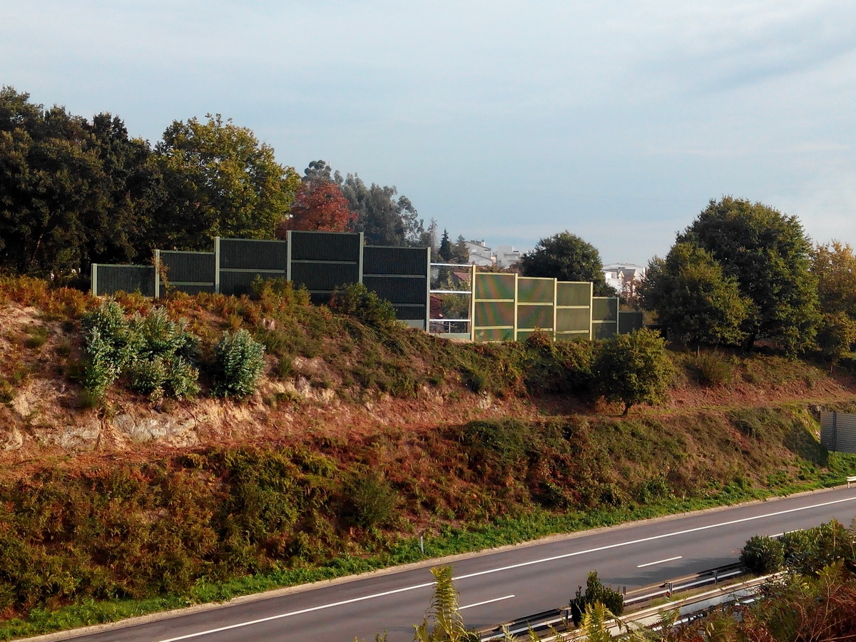 ÉCRANS ACOUSTIQUES DE BÉTON BOIS DANS LA TRANCHE BALTAR / PAREDES / GUILHUFE DE L’AUTOROUTE A4 – PORTO / AMARANTE