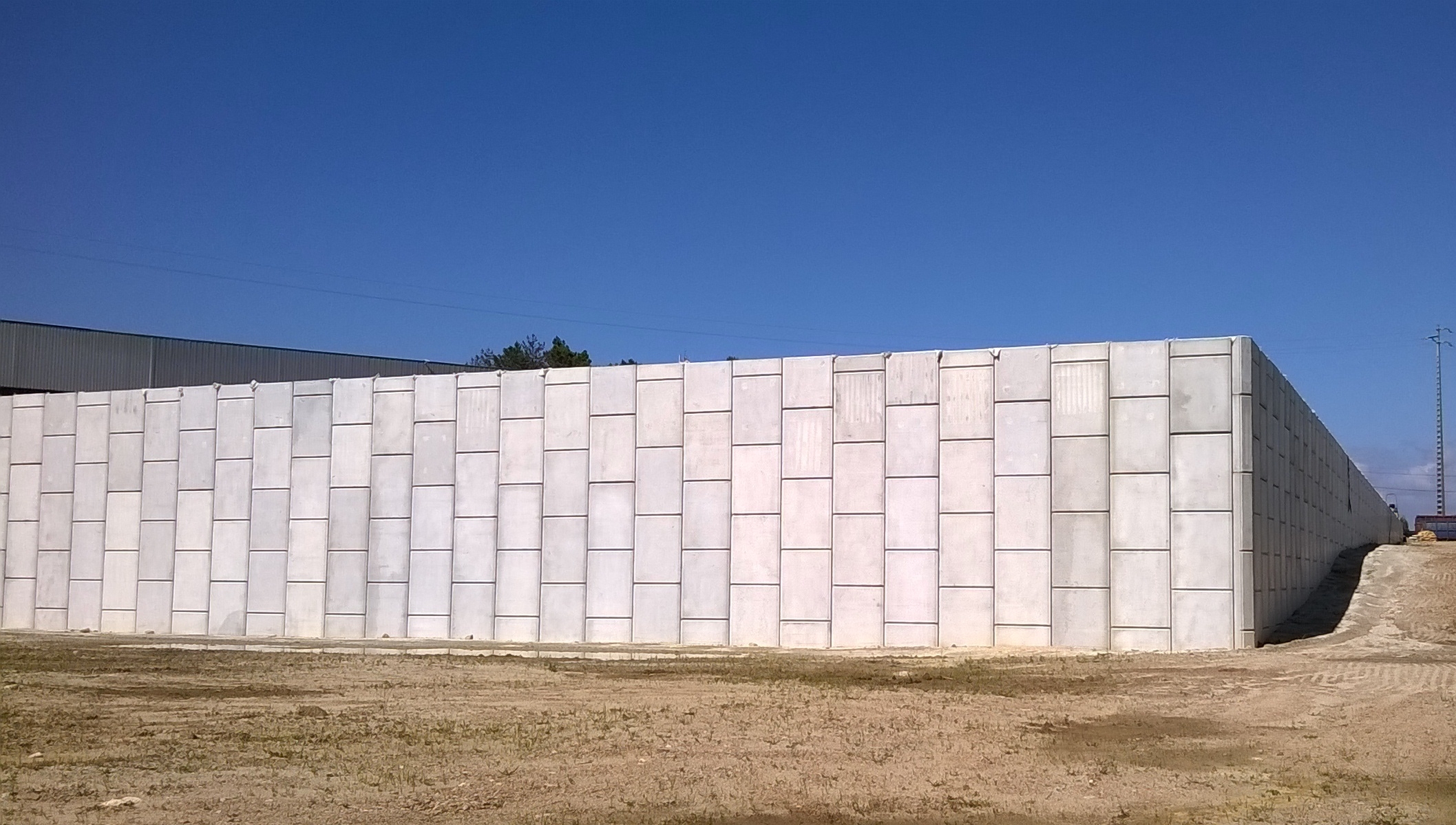 MUROS TIPO TERRA REFORÇADA “SMART WALL” NAS INSTALAÇÕES DA DUARTESFER, LDA. EM BARCELOS