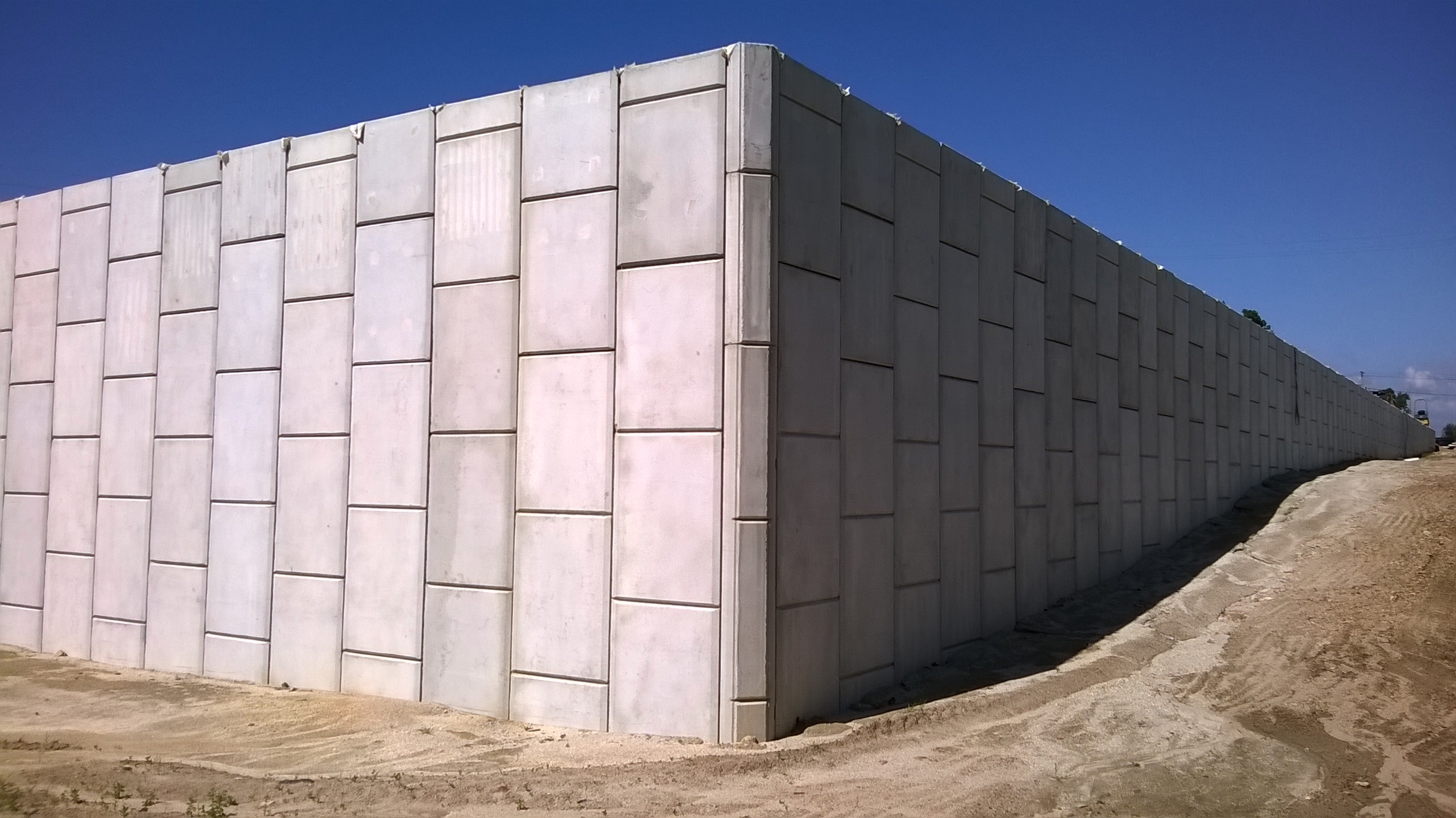 “SMART WALL” REINFORCED EARTH RETAINING WALLS FOR DUARTESFER, LDA. IN BARCELOS – PORTUGAL