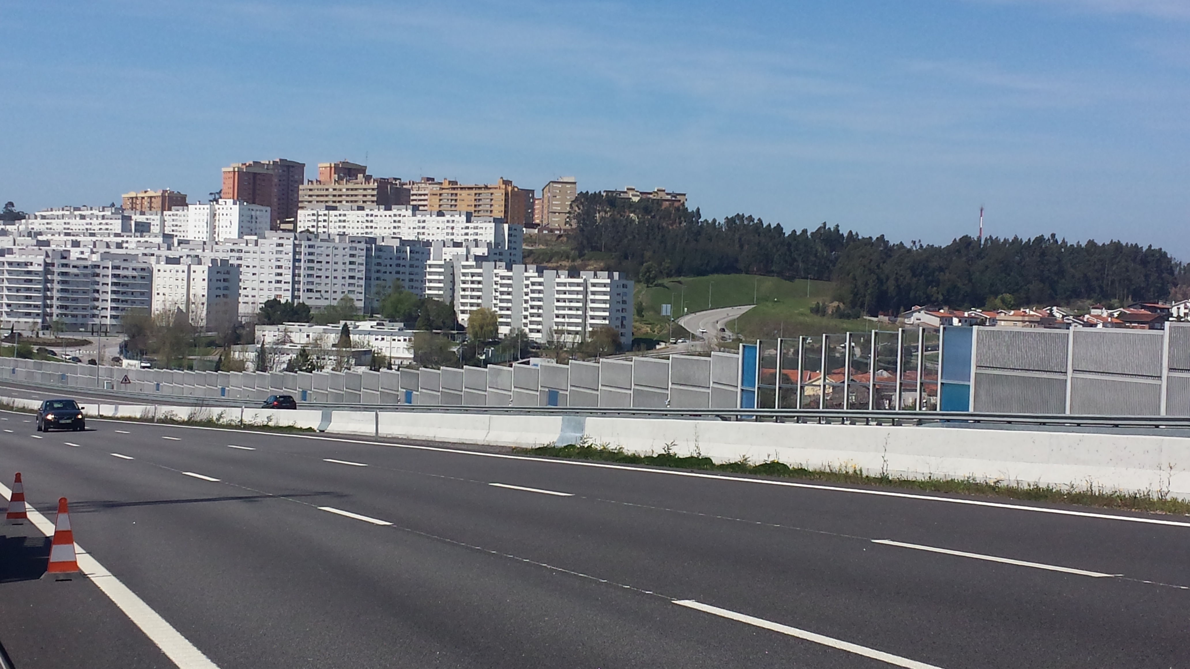 BARRERAS ACÚSTICAS EN EL  SUBTRAMO CARVALHOS / SANTO OVÍDEO DE LA A1– AUTOPISTA DEL NORTE 