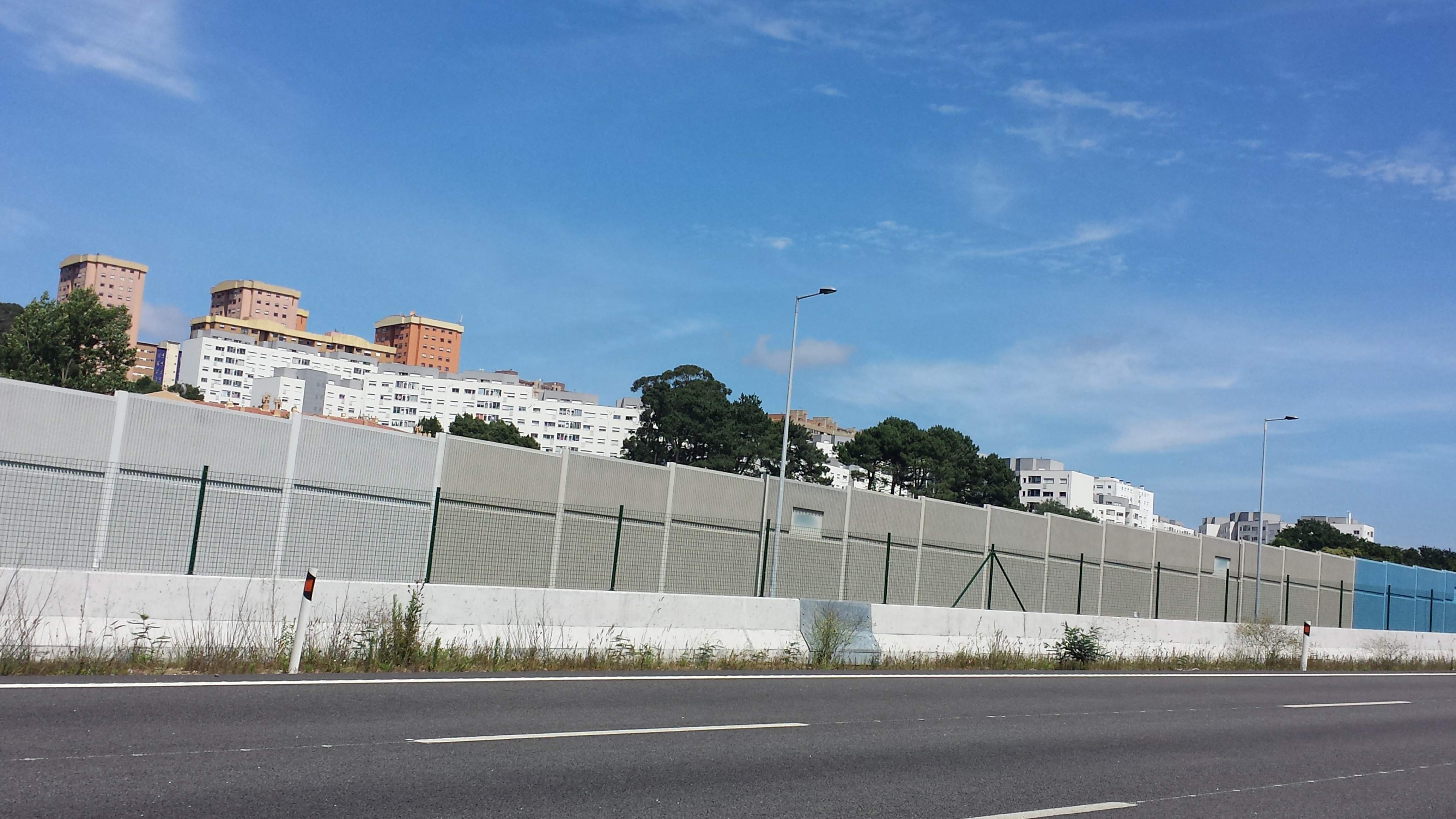 BARRERAS ACÚSTICAS EN EL  SUBTRAMO CARVALHOS / SANTO OVÍDEO DE LA A1– AUTOPISTA DEL NORTE 