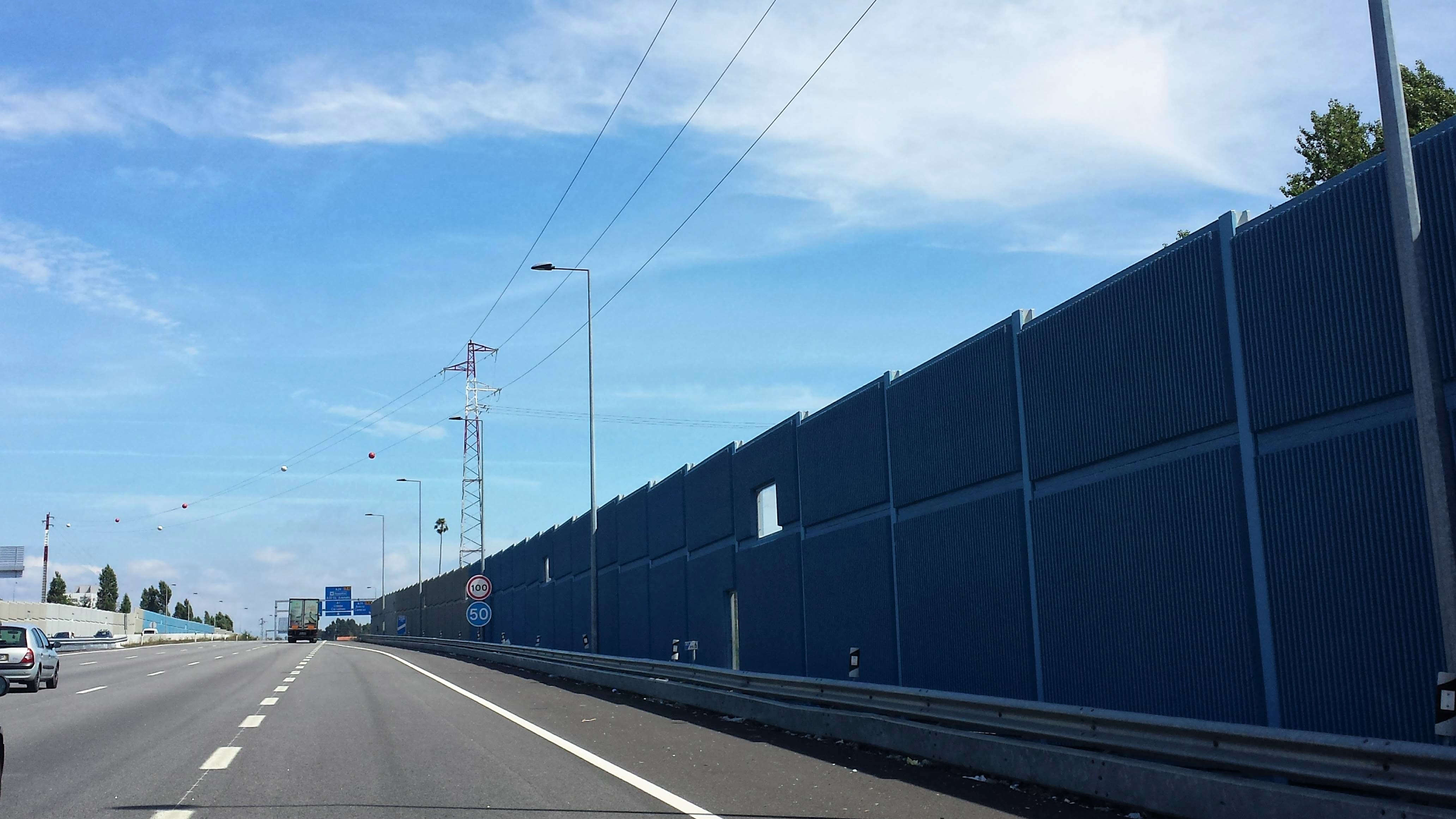 ÉCRANS ACOUSTIQUES DANS LA TRANCHE CARVALHOS / SANTO OVÍDEO SUR L’AUTOROUTE A1– AUTOROUTE DU NORD 